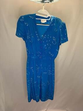 Vintage Maggy London 100% Silk Blue Short Sleeve V-Neck Midi Dress